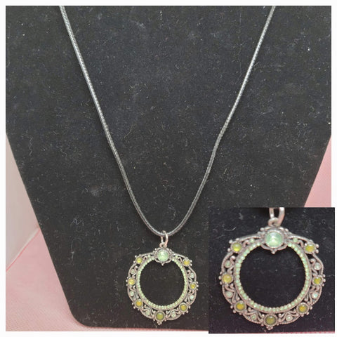 Green Wreath Necklace